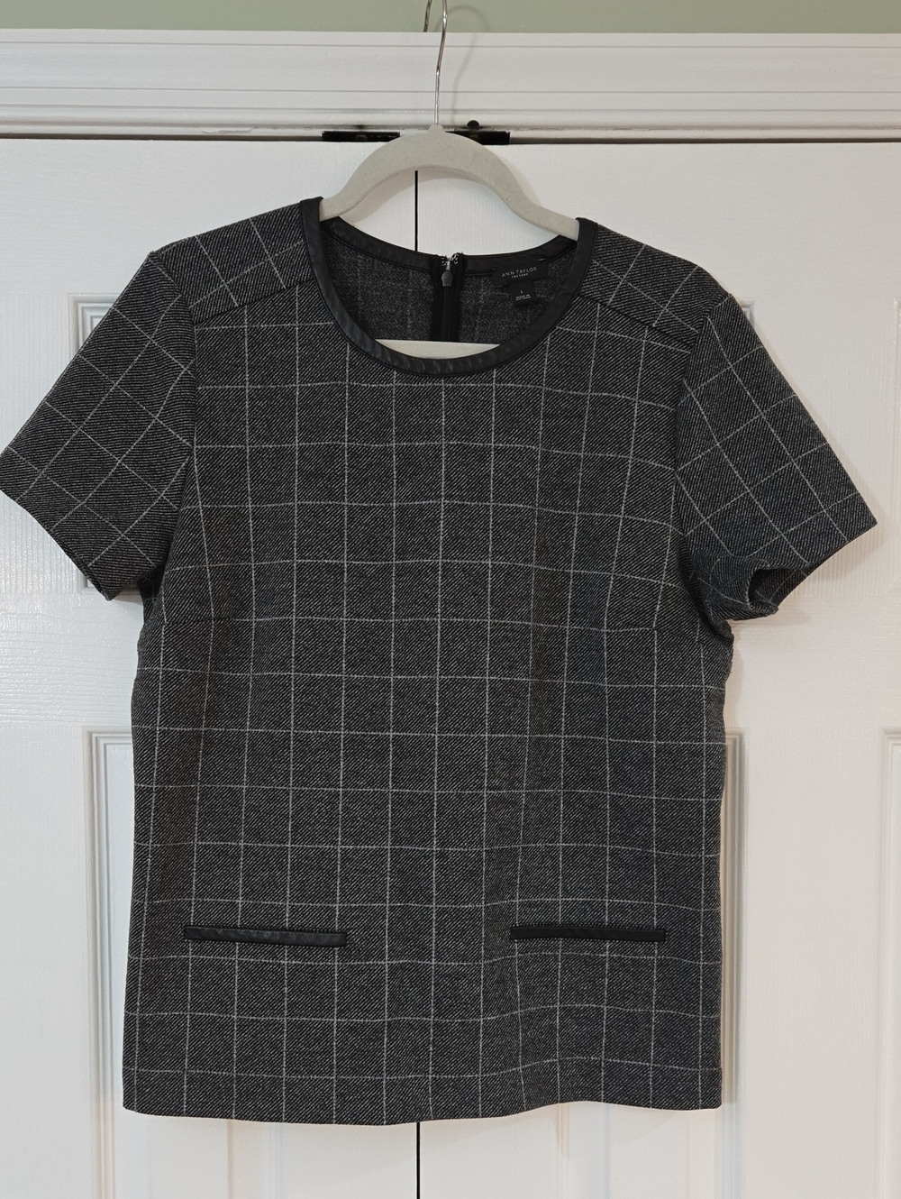 Ann Taylor Gray Windowpane Short Sleeve Top